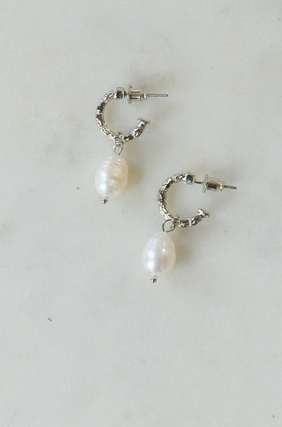 Drops Of Pearl Earrings In Silver